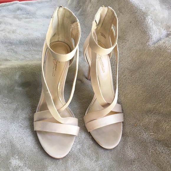 VINCE CAMUTO Imagine Devin ivory strappy stiletto heels 8.5 - Picture 10 of 12